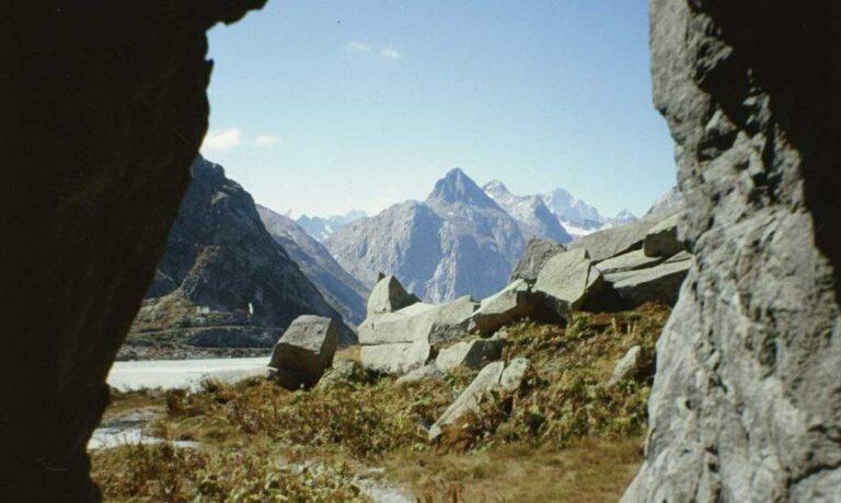 Ausblick auf Berggipfel
